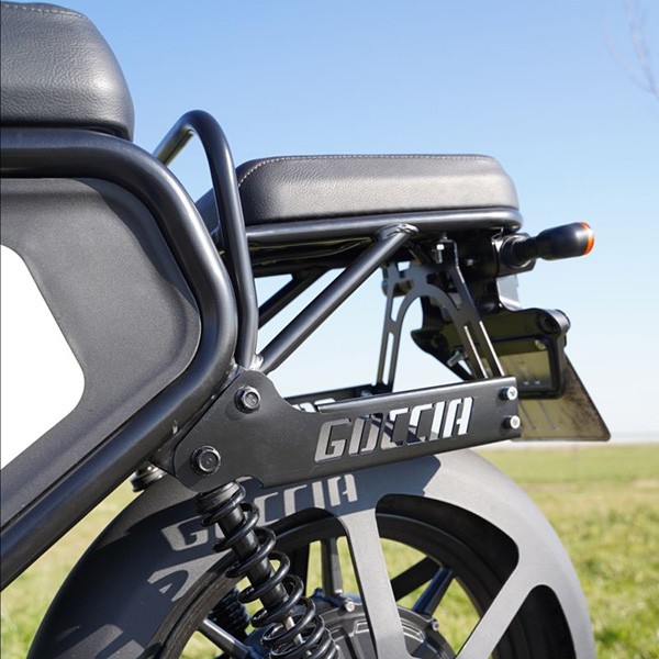 afdekkap Piaggio origineel bevestiging oppakbeugel onder primavera, sprint 1b001310