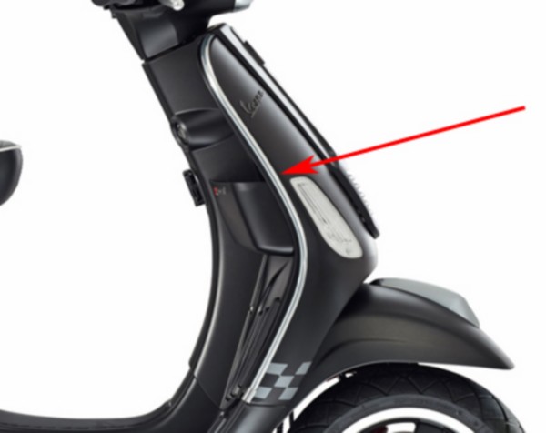 sierstrip Piaggio origineel beenschild rechts chroom lxv, vespa lx, vespa S 622188