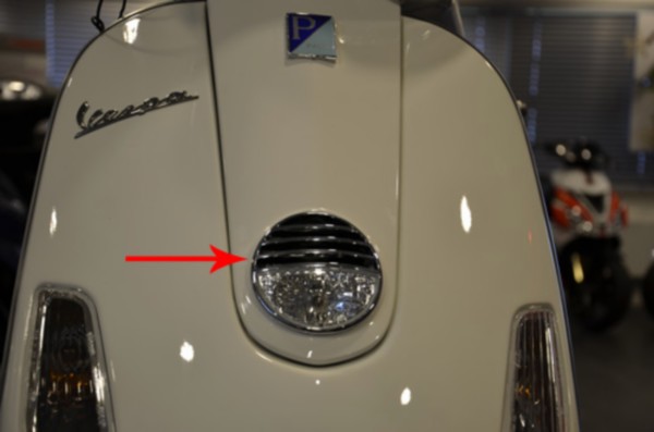 stadslicht Piaggio origineel voorscherm midden vespa lx 584726