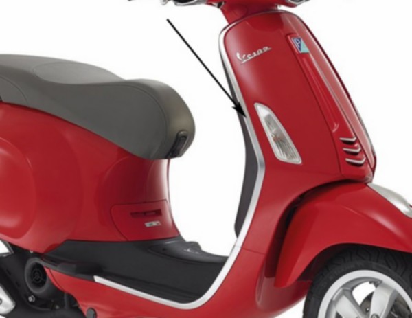 sierstrip Piaggio origineel beenschild rechts chroom primavera, sprint 673639