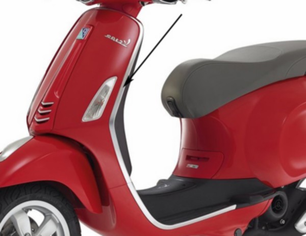 sierstrip Piaggio origineel beenschild links chroom primavera, sprint 673638