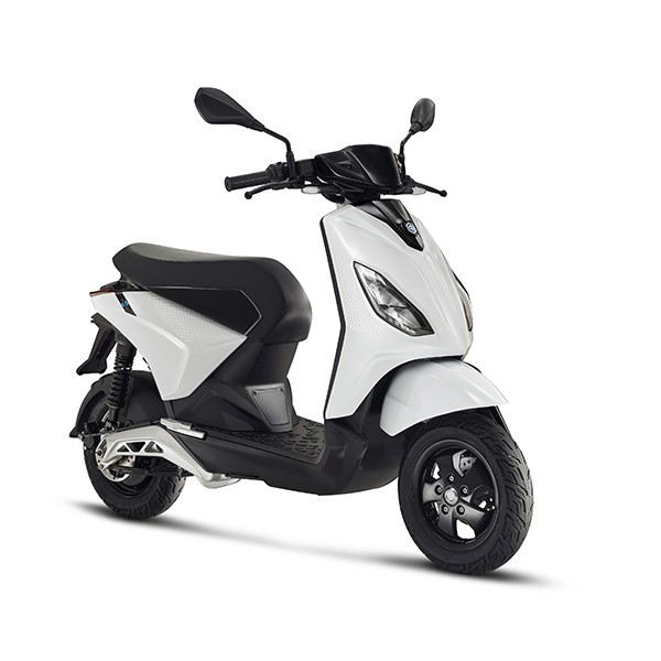 scooter 25km electrisch 29Ah wit piaggio1 (one)
