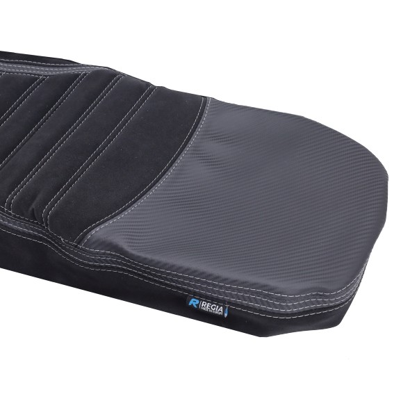 buddydek Regia alcantara streep Sport (made in EU) Vespa zwart/grijs >2024 gts 125cc, gts 250cc, gts 300 (euro4)